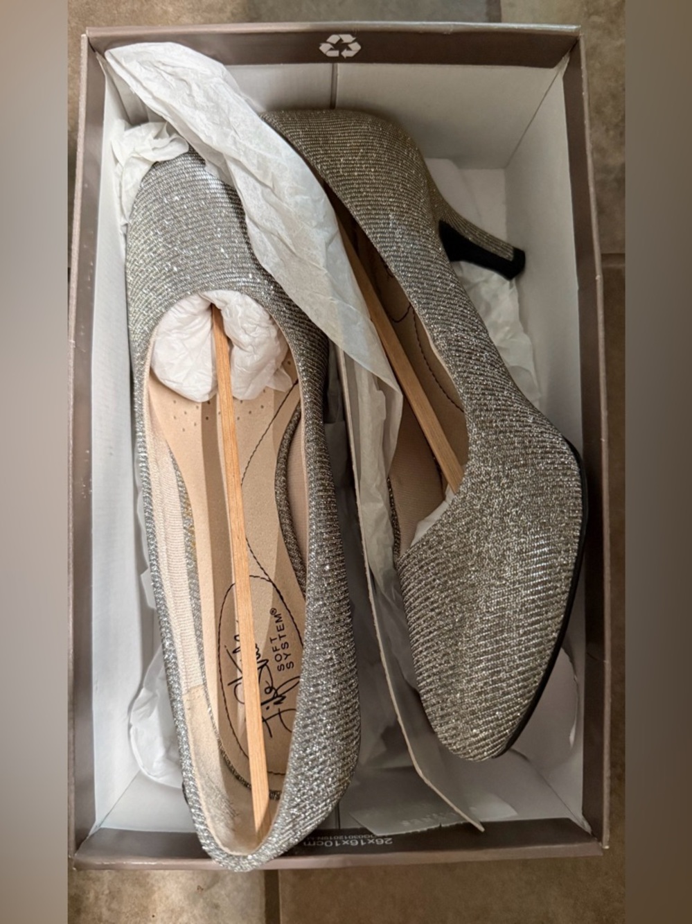 Sparkling Silver Life Stride Women's Kitten Heel Pumps Padded Insoles size 6 1/2 - Picture 9 of 16